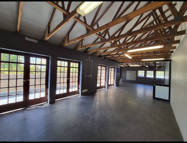127M² OFFICE TO LET IN PARKMORE